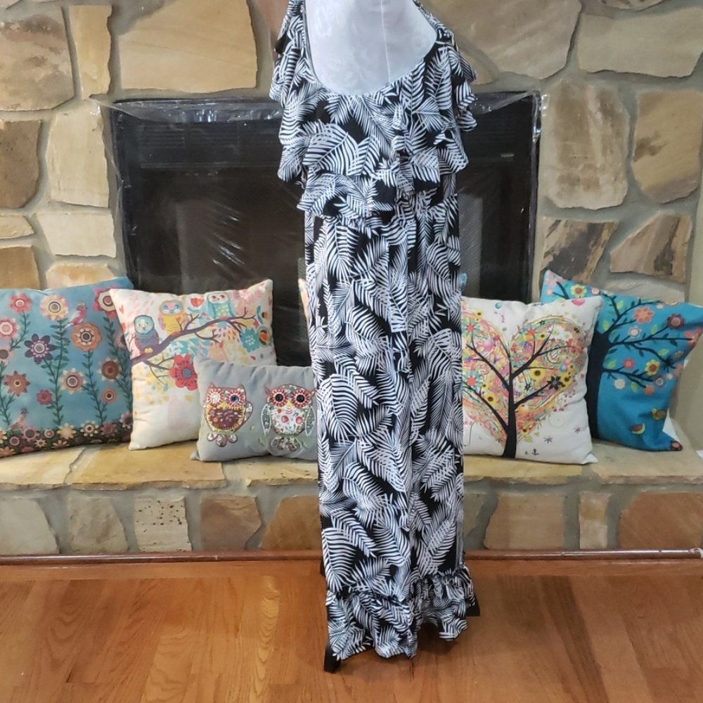 3/🚨$15 🆕️ Flattering fit, luxurious material - Picture 4 of 8